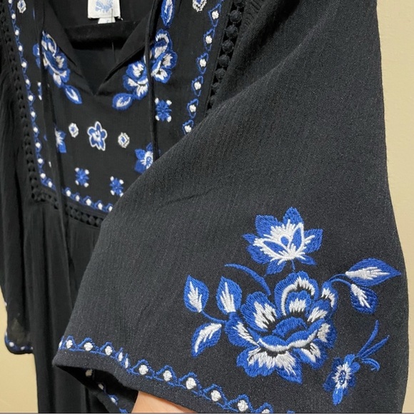 Francesca’s Azalea Embroidered Shift Dress - Picture 6 of 8